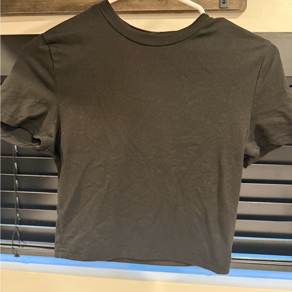 Cropped women’s SHEIN black top